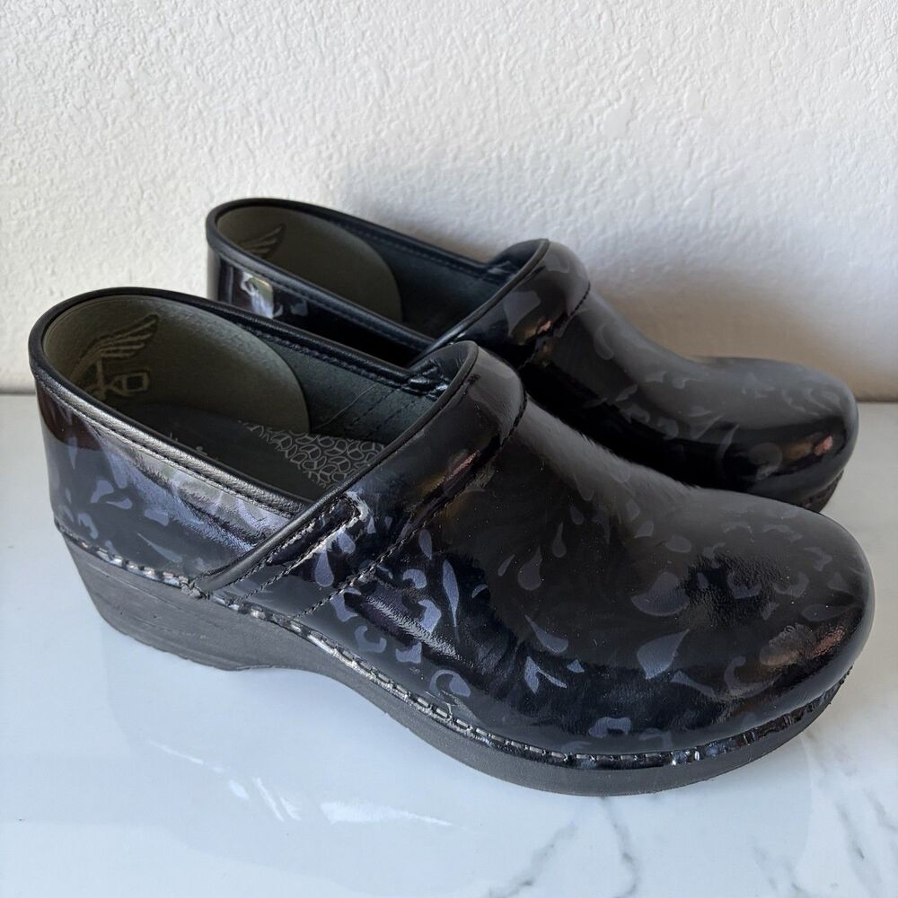 Dansko Women's Xp 2.0 Patent Leather Professional Shoes Size 40